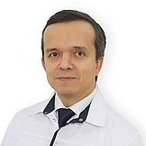 Врач Лукманов Альберт Вильевич